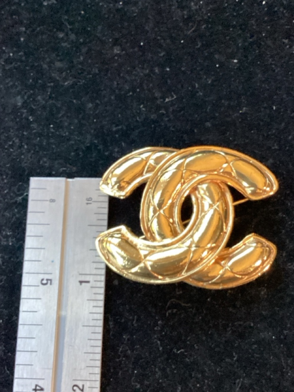 vintage Chanel brooch gold-plated Matelassé . - Picture 6 of 7